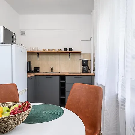 Shortstaypoland Anielewicza B130